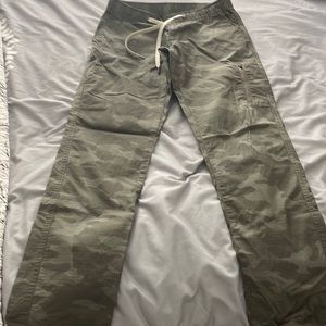 Vuori ripstop pants in green camo